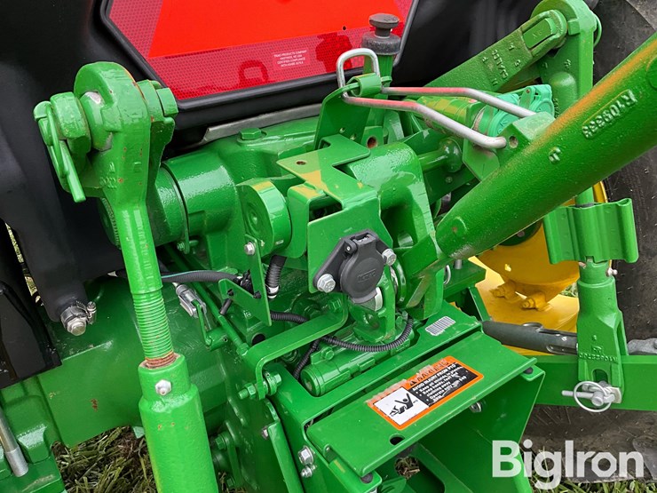 2023-john-deere-5067e-image-14