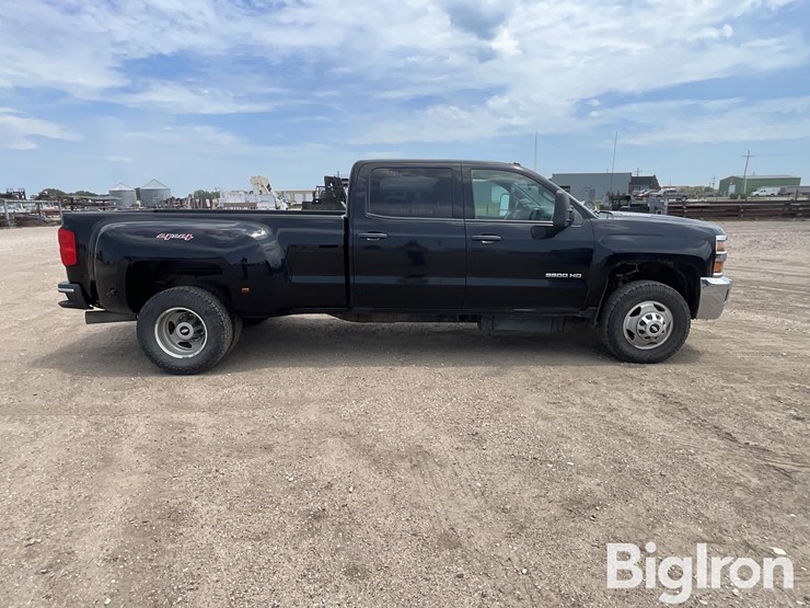 2015-chevrolet-3500-image-4