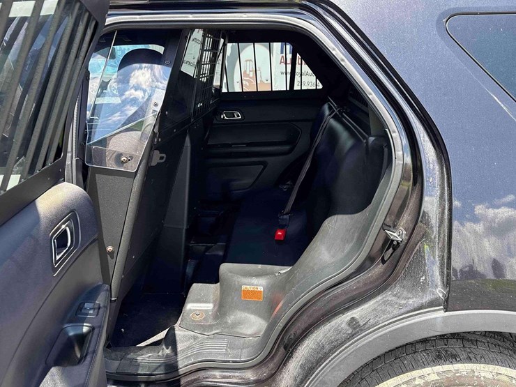 2019-ford-explorer-image-18