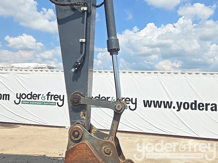 2017-deere-210g-lc-image-29