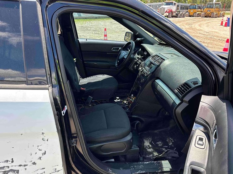 2019-ford-explorer-image-23