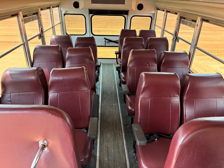 #t8044-•-chevy-bus-image-9