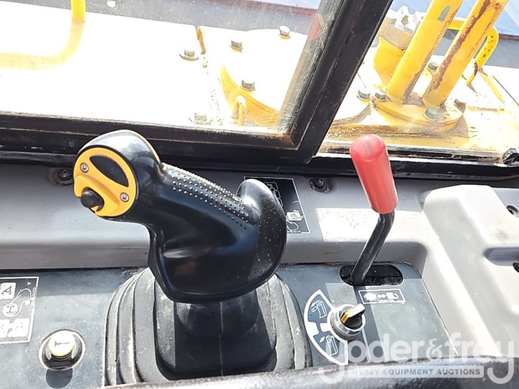 2014-komatsu-d155ax-7-image-64