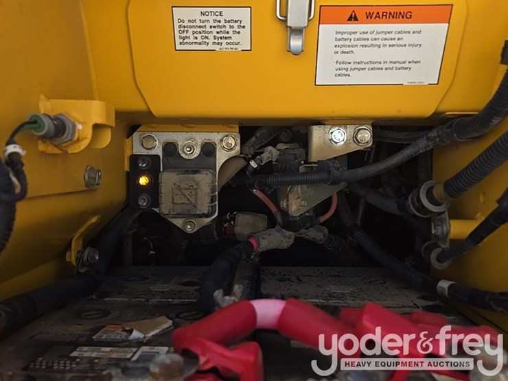 2021-komatsu-d61px-24-image-32