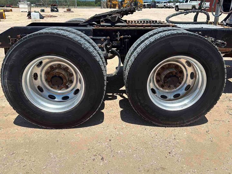 2015-kenworth-t800-image-13