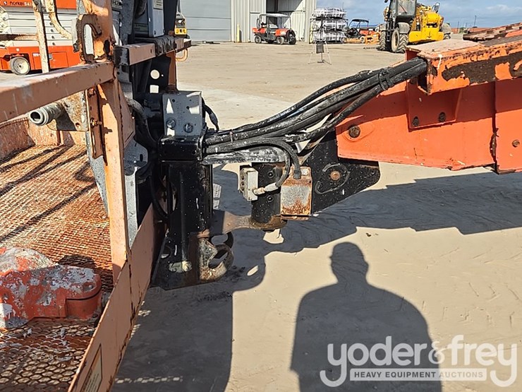 2017-jlg-800s-image-28