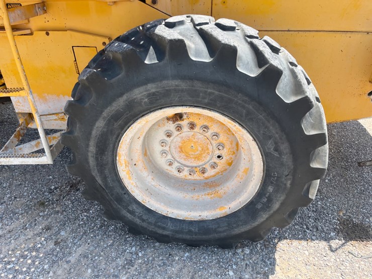 1990-deere-544e-image-17