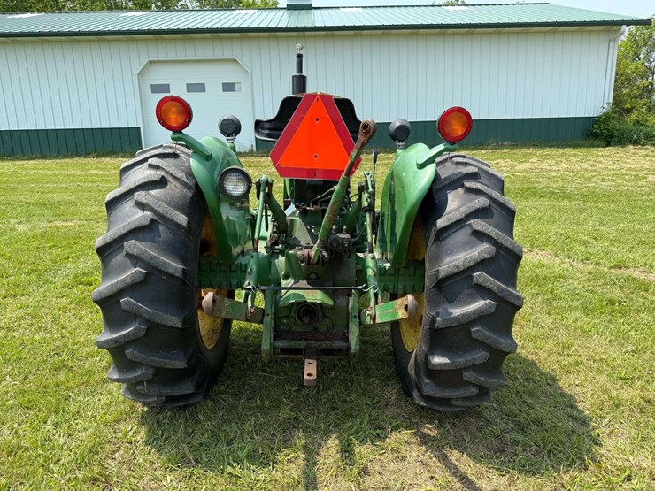 john-deere-2040-image-6