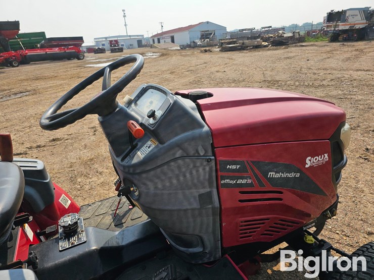 2016-mahindra-emax-22s-image-19