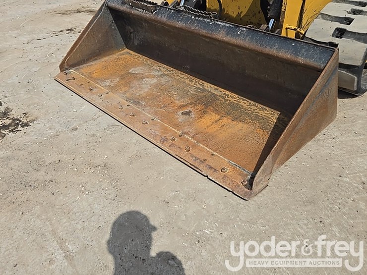 2022-caterpillar-259d3-image-9