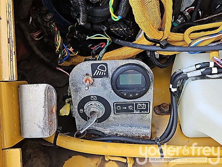 2019-caterpillar-d6n-lgp-image-38
