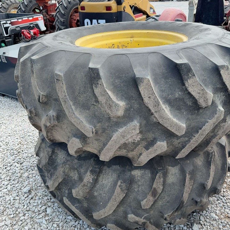 JOHN DEERE 8