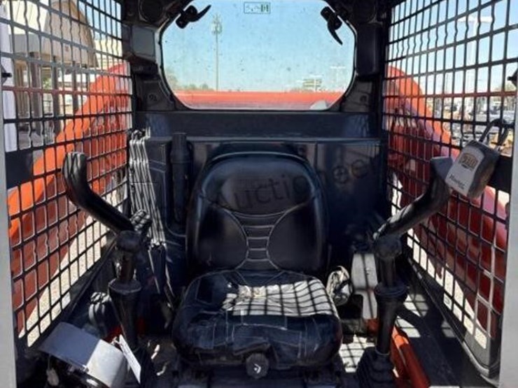 kubota-ssv65-image-15