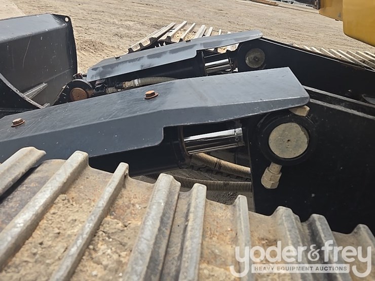 2022-deere-130g-image-51