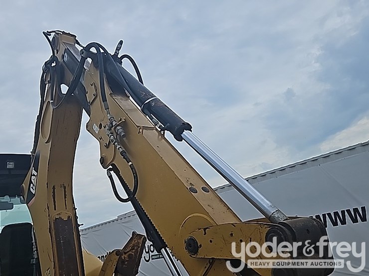 2011-caterpillar-420e-image-26