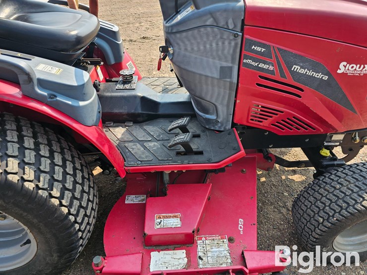 2016-mahindra-emax-22s-image-18