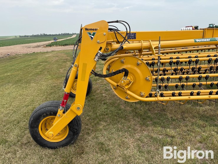 2015-vermeer-r2800-image-18
