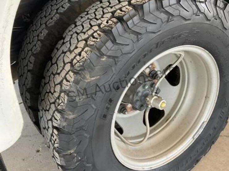 2015-chevrolet-3500-image-9