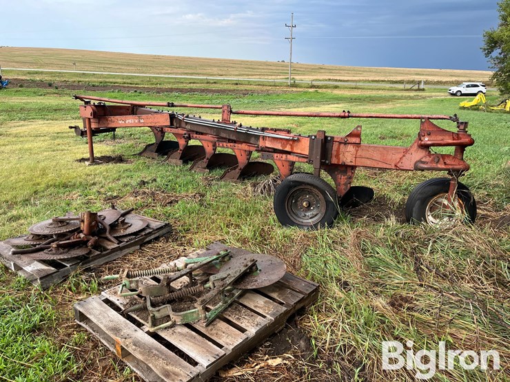 white-6-bottom-plow-image-7