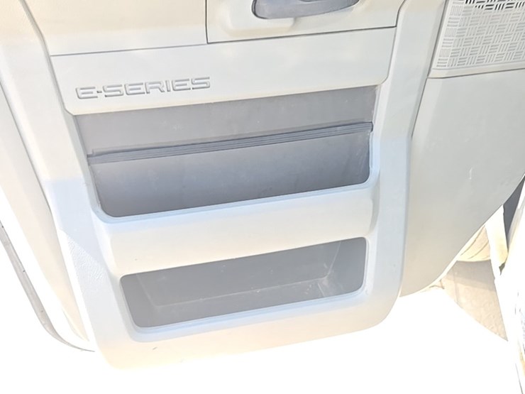 2019-ford-e350-image-47