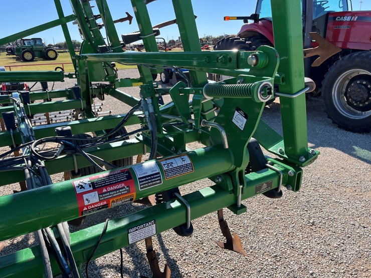 2014-john-deere-2210-image-3
