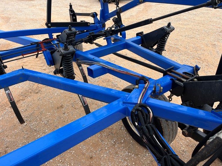 2014-new-holland-st830-image-15