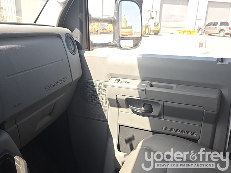 2019-ford-e350-image-42
