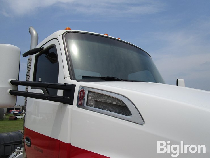 2016-kenworth-t680-image-13