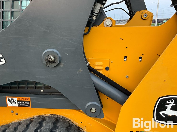 2017-deere-317g-image-12