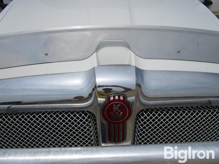 2016-kenworth-t680-image-10