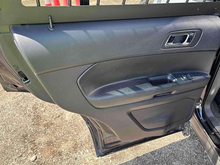 2019-ford-explorer-image-19