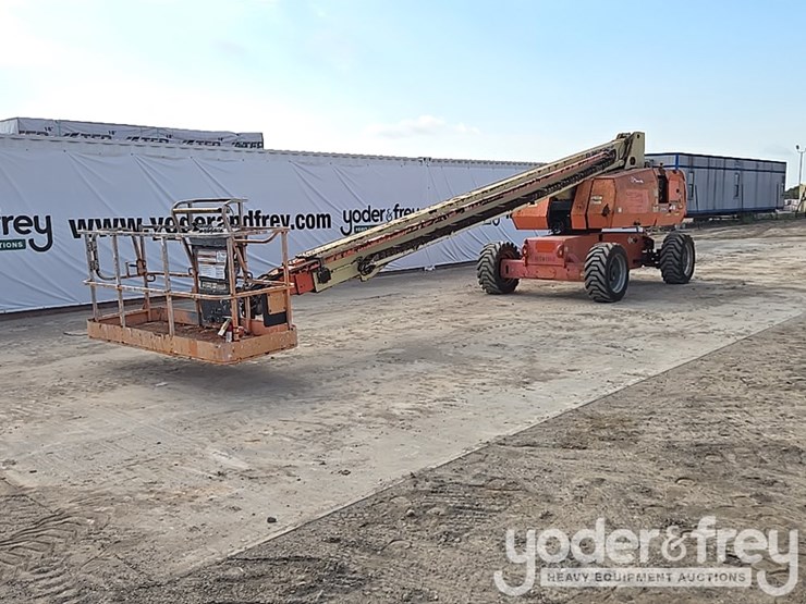 2017-jlg-800s-image-4