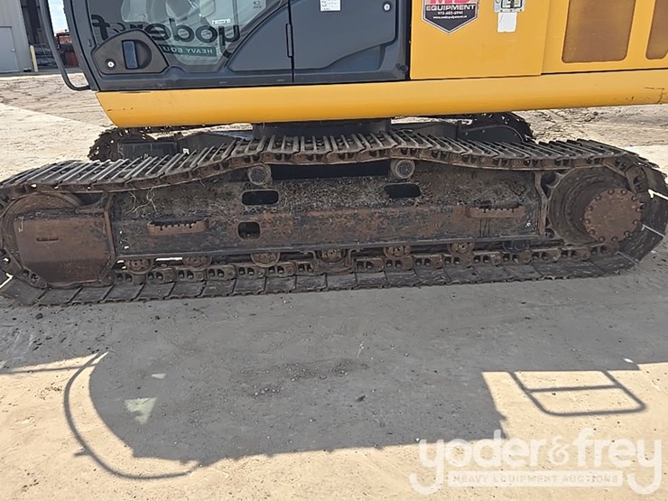 2017-deere-210g-lc-image-14