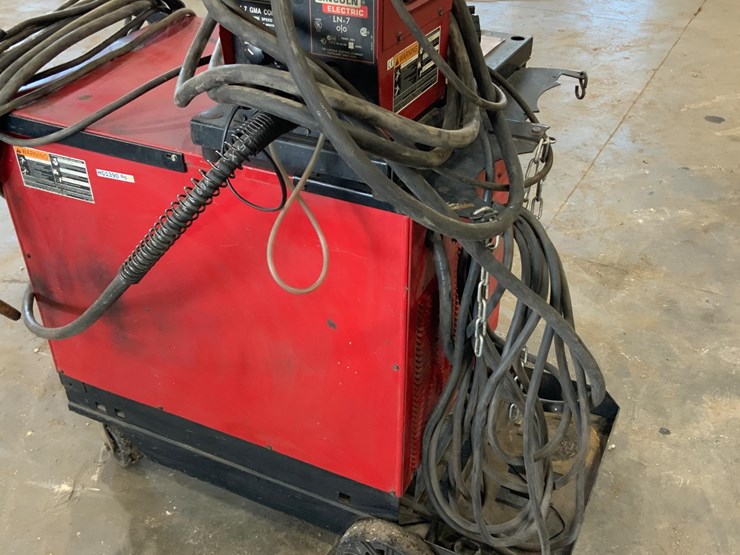 lincoln-electric-dc-400-wire-feed-welder-image-10