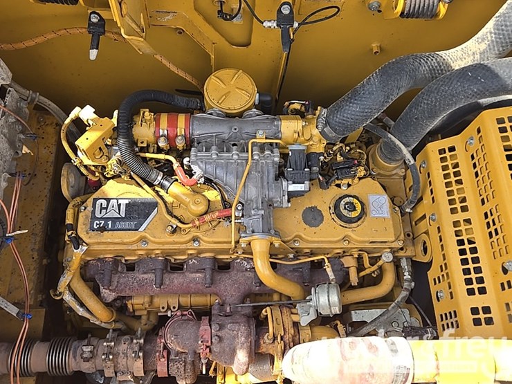 2015-caterpillar-329fl-image-45