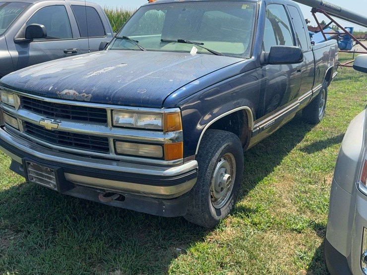 1995-chevrolet-k2500-image-1