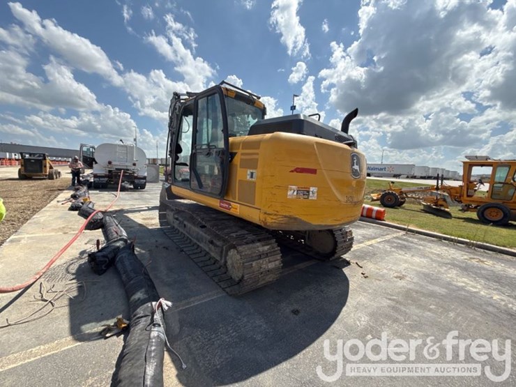 2022-deere-130g-image-2