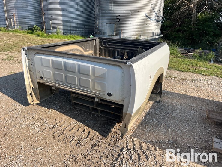 2015-ram-2500-longhorn-pickup-box-image-5