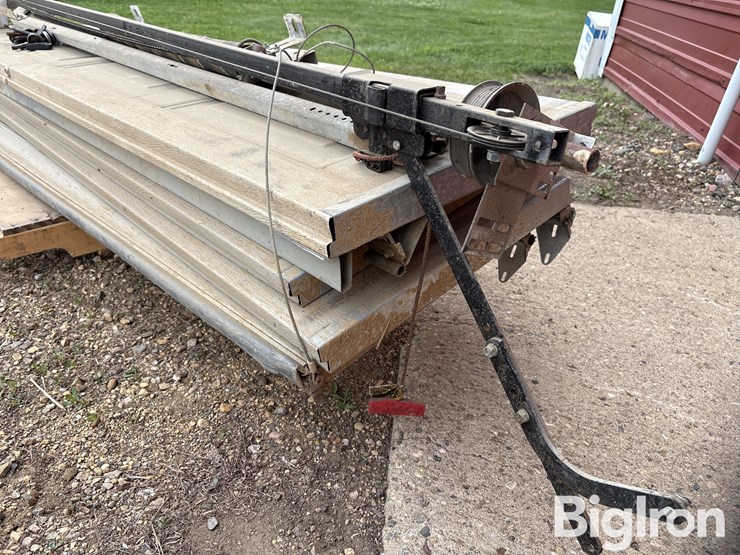 gadco-10’-x-7’-garage-door-w/-opener-image-11