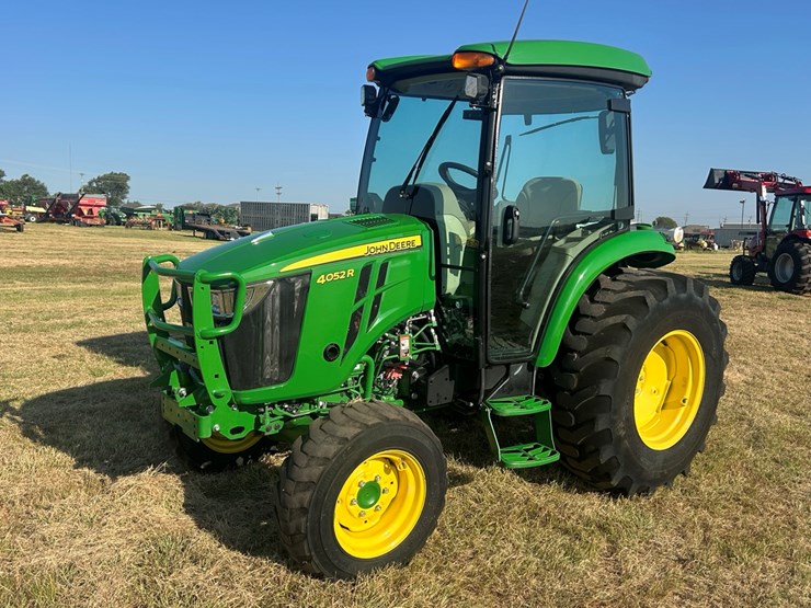 2024-john-deere-4052r-image-24