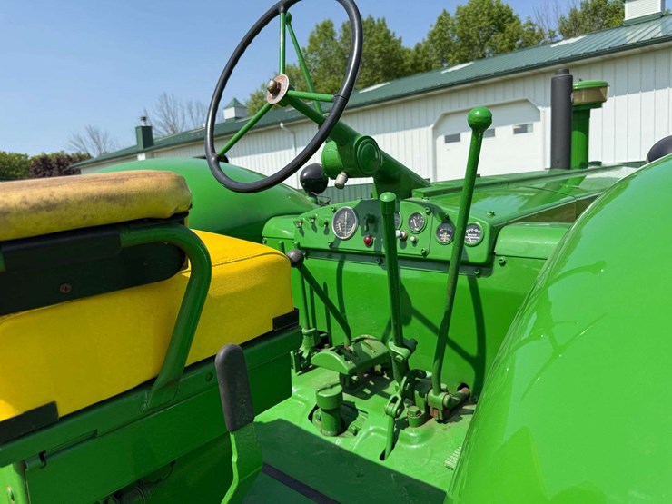 john-deere-820-image-25