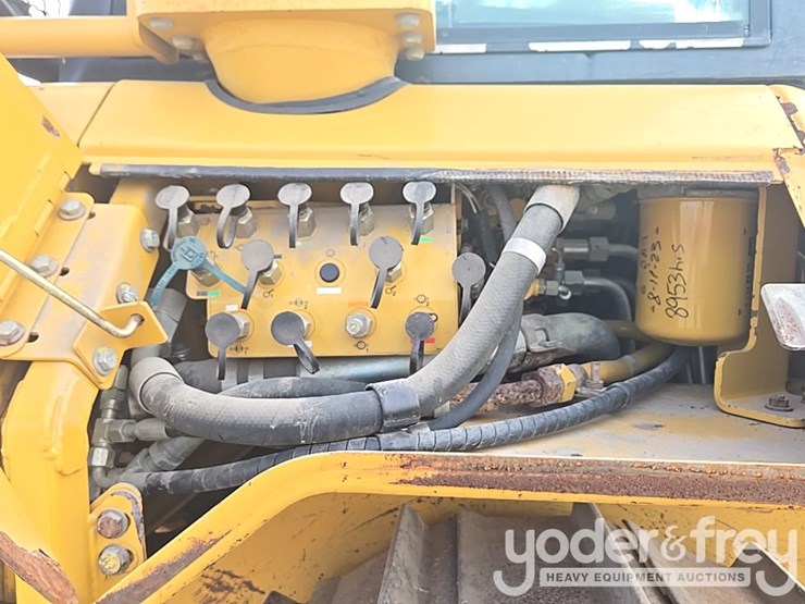 2008-caterpillar-d6n-lgp-image-51
