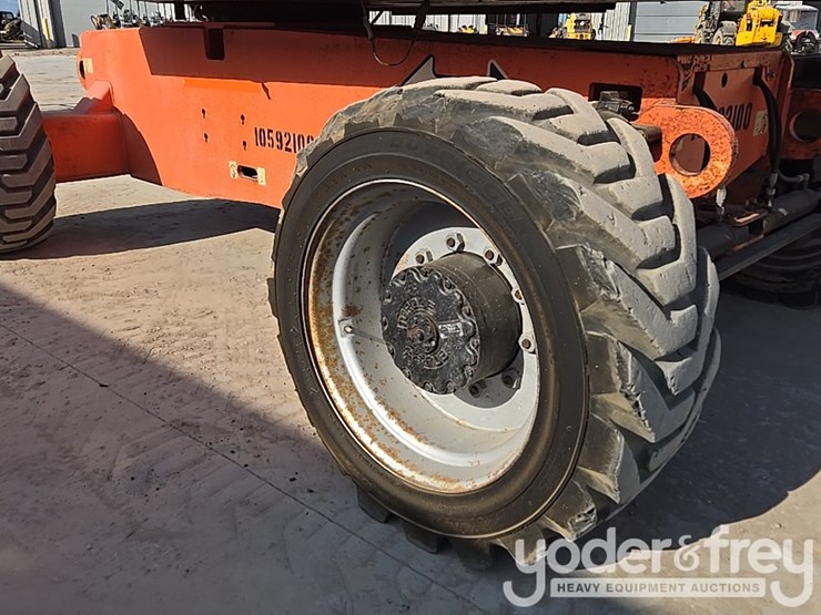 2017-jlg-800s-image-17