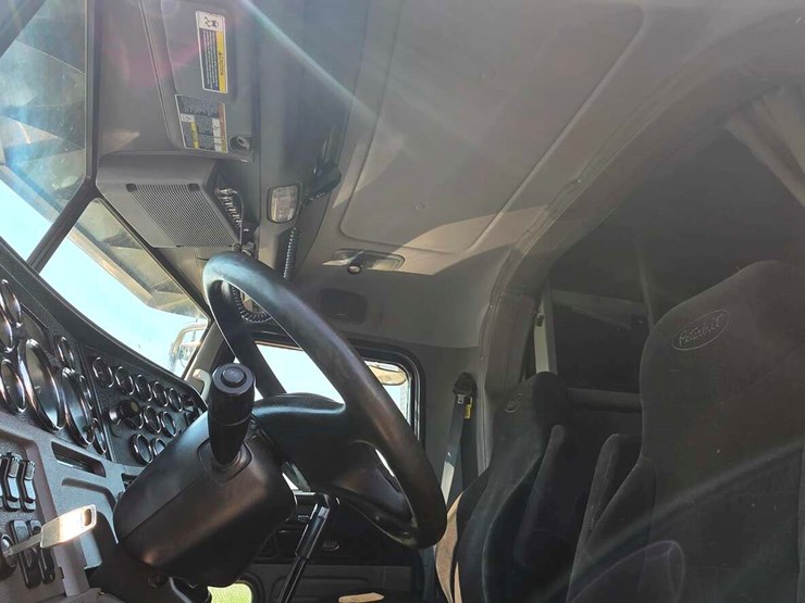 2015-peterbilt-389-image-4