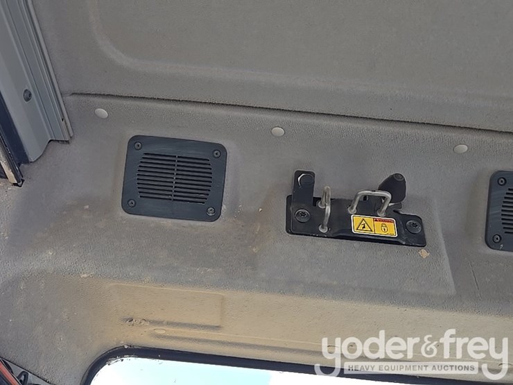2015-caterpillar-329fl-image-70