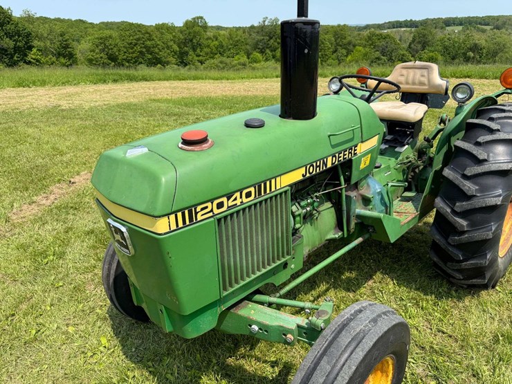 john-deere-2040-image-10