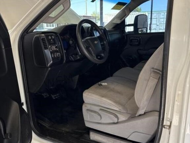 2015-chevrolet-silverado-3500hd-image-29