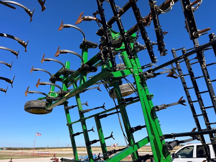 2014-john-deere-2210-image-10