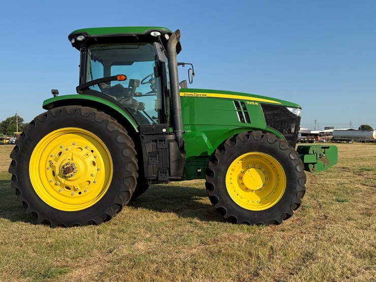 john-deere-7215r-image-3