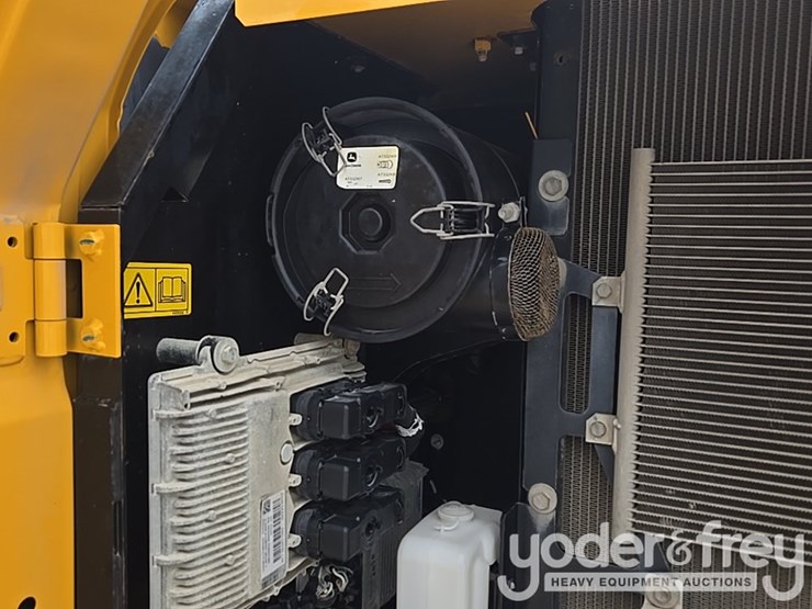 2022-deere-130g-image-47
